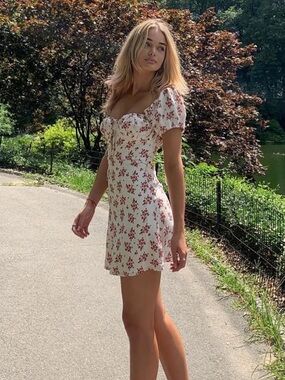 Realisation par The Venus dress in red floral